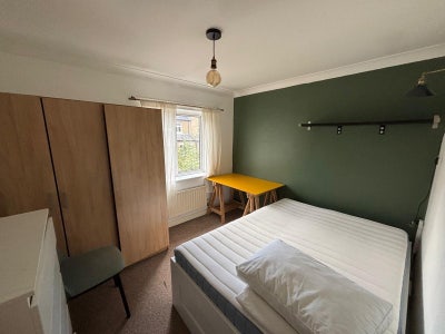 Room available in green & friendly home  Main Photo