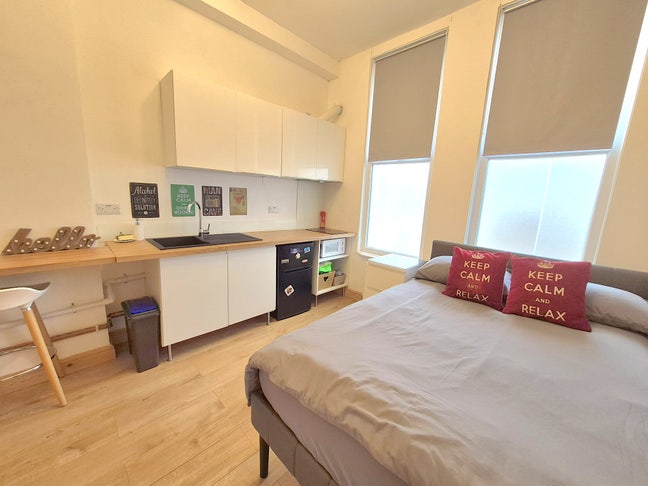 Large studio near Birmingham city centre Main Photo