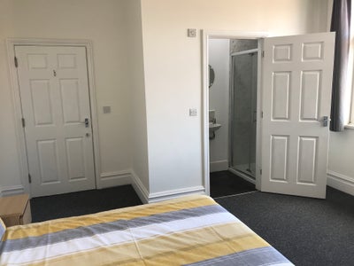Large Double Ensuite Room Bills Included Main Photo