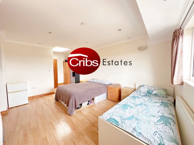 2 Bedroom flat available in South Wimbeldon Main Photo