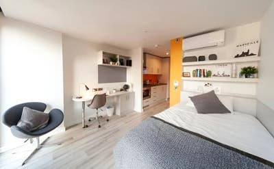 8 Week Summer Stay – Stylish couple Studio Main Photo