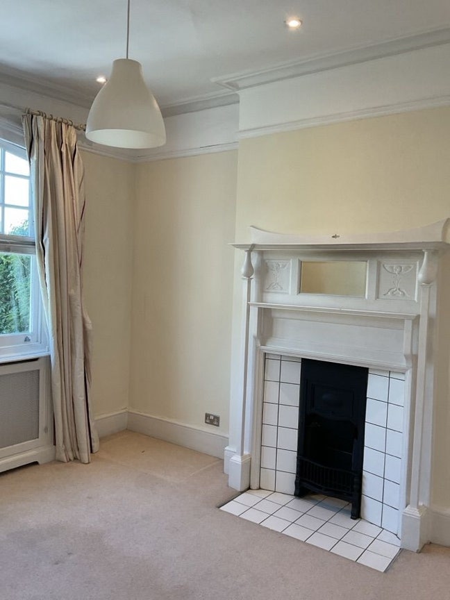 Secure light double room in large house Main Photo