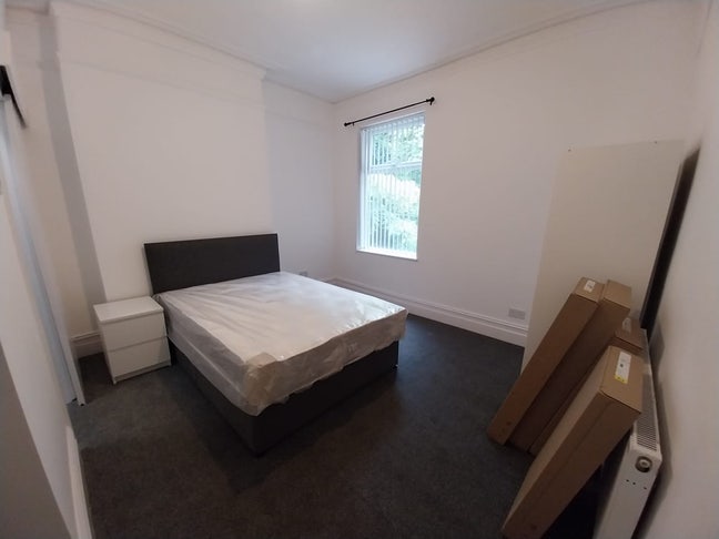 Newly refurb ensuite rooms 10mins from Station Main Photo