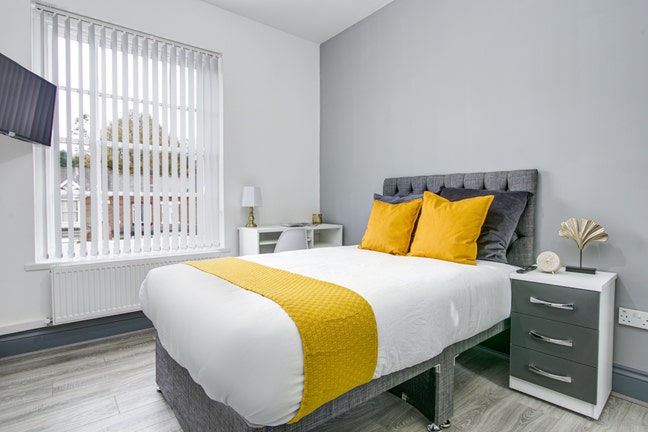 Luxurious Beautiful En-Suite Available Now Main Photo