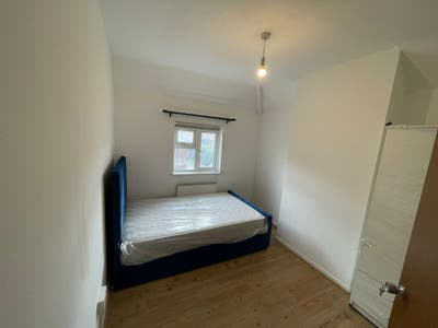 4 Double Room to let - London SE9  Main Photo