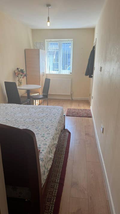 Double Bedroom Available to rent Main Photo