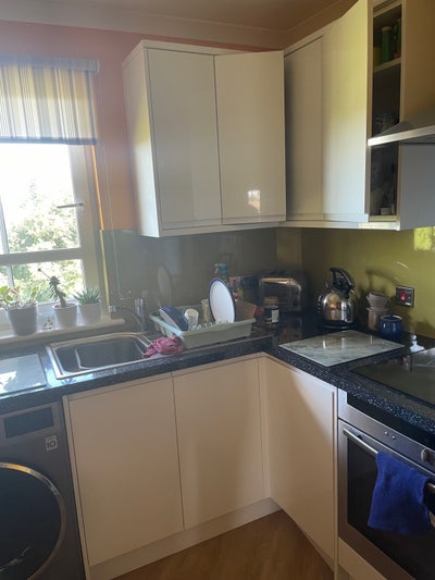 Spacious room with  private shower / toilet Main Photo