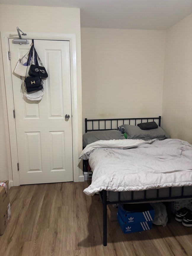 En-suite room available Main Photo