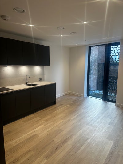 Massive 2BDR FLAT | Greenwich Peakes Height Main Photo