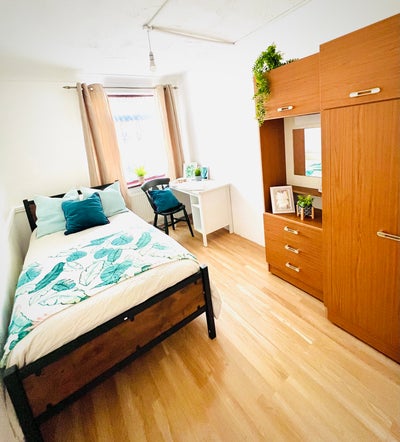 Fantastic location close to Town centre  Main Photo