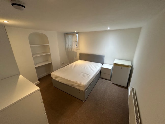 Double Room in Friendly Shared House Main Photo