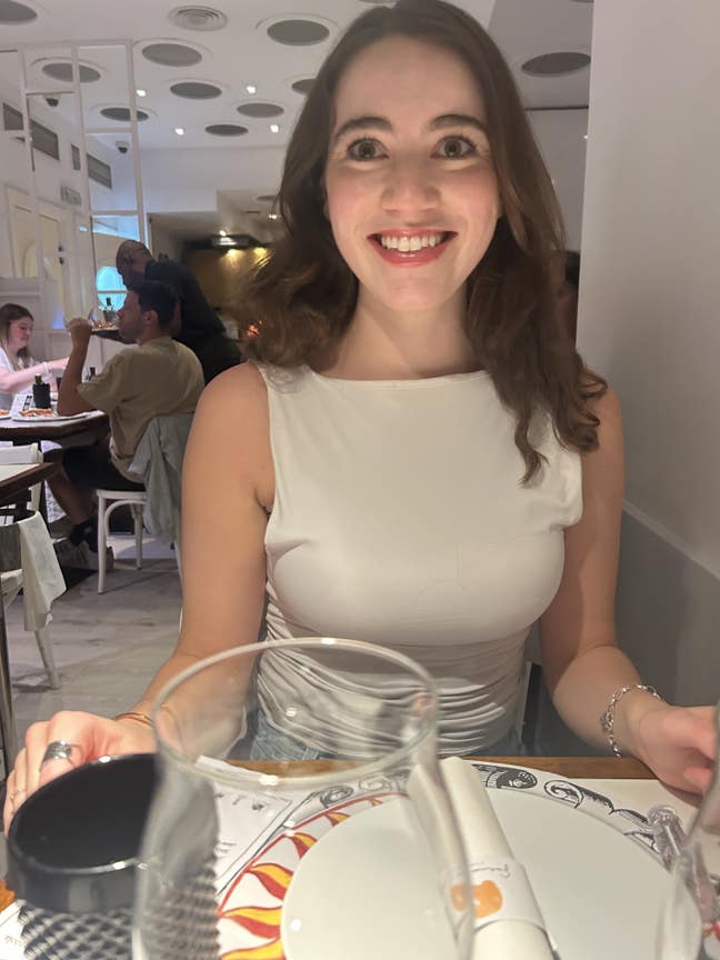 Looking for a room to rent/nice girls to rent with Main Photo