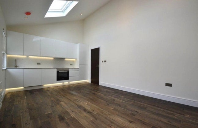 W5 5JD Ealing Broadway  Quiet Residential Area Main Photo