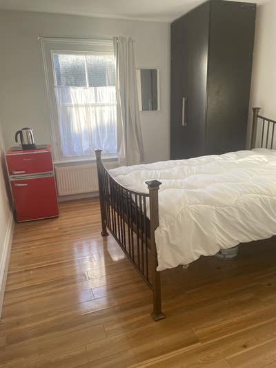 Spacious Double Room – 5 Minutes from Willesden Ju Main Photo
