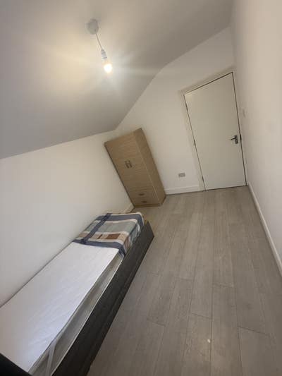 Single Room &pound;650 Main Photo