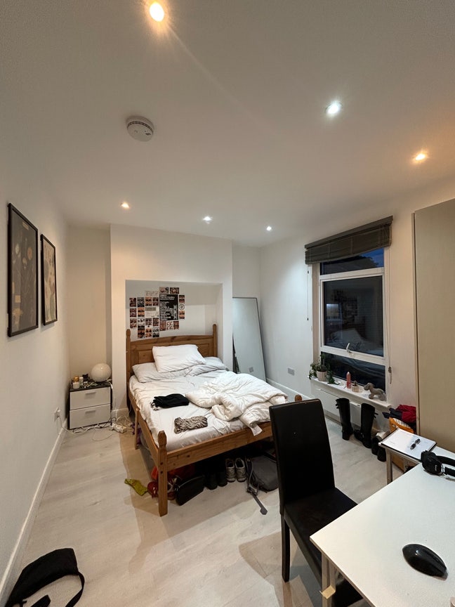 Large Room Available In 2 Story Flat  Main Photo