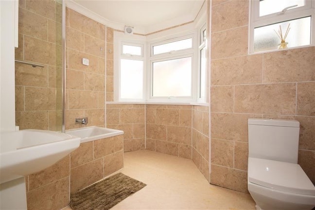 1bed space available  Main Photo