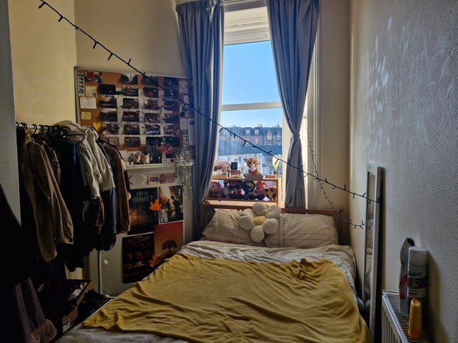 Room in 4 Bedroom Polwarth Flat Main Photo