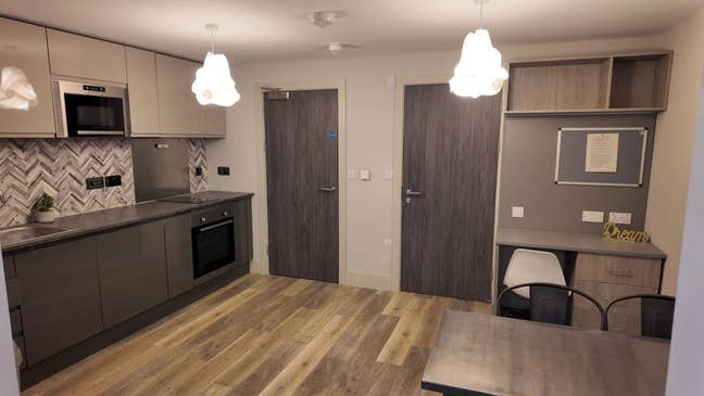 STUDIO for rent – Gloucester Rd Main Photo