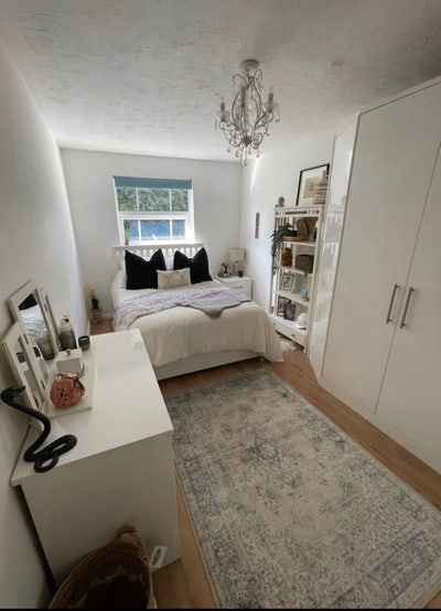 Double room. Good wardrobe space  Main Photo