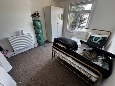 Large Double Room Available Main Photo