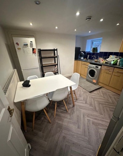 Last Room in Headingley Available Now 🏠 😍  Main Photo