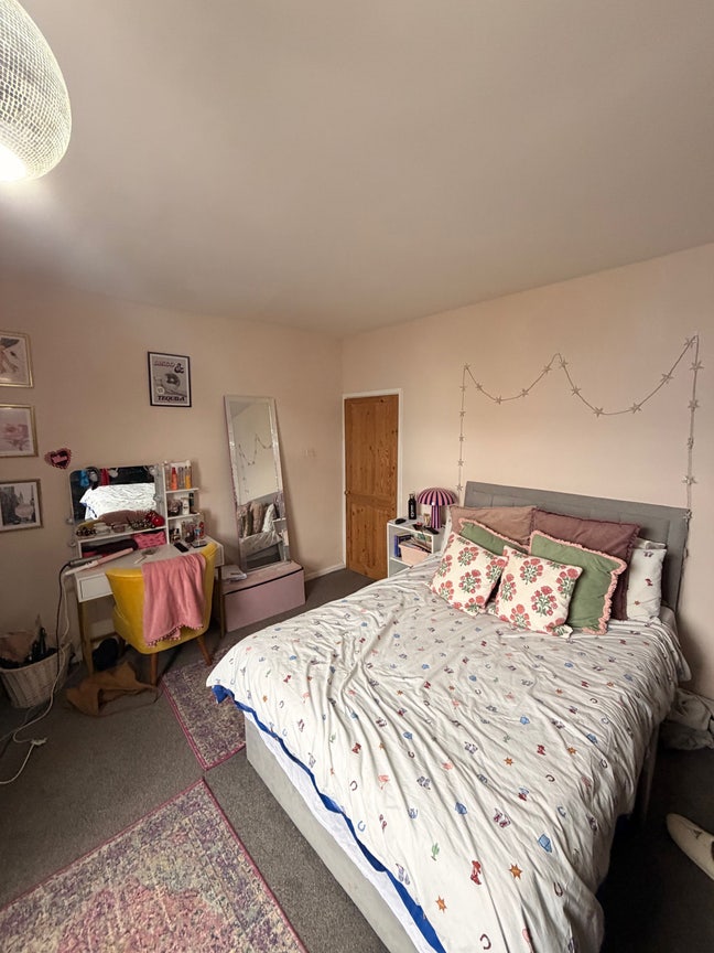 Looking for housemate for 2 bed house in Easton Main Photo