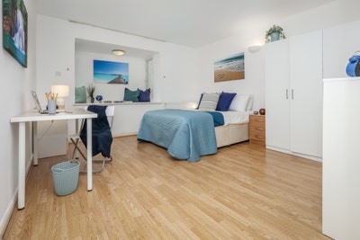 Good-Sized Double Room in a Well-Located Property Main Photo