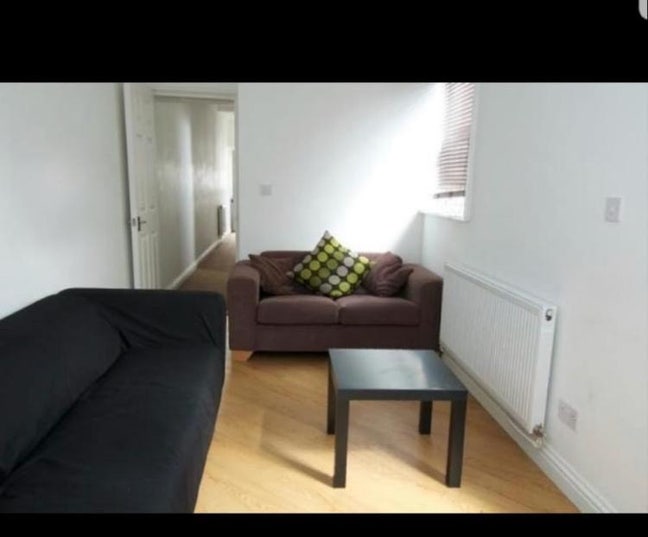 Large Furnished room available in po4 0ay Main Photo