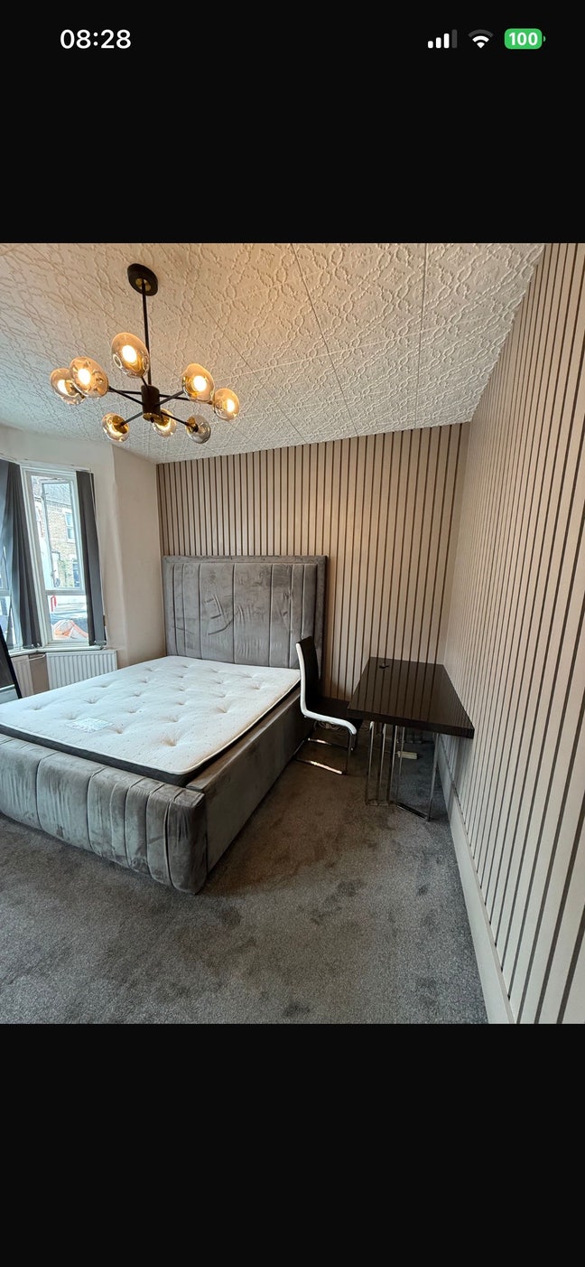 4-Bed House | 5 Min walk to Tooting Broadway Stn Main Photo
