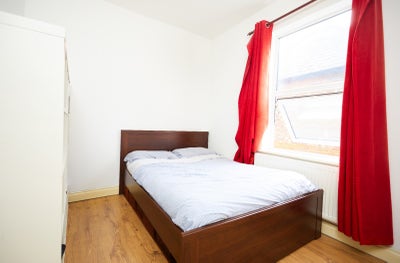 Large Double Room  5 Min Walk to Turnpike Lane Sta Main Photo
