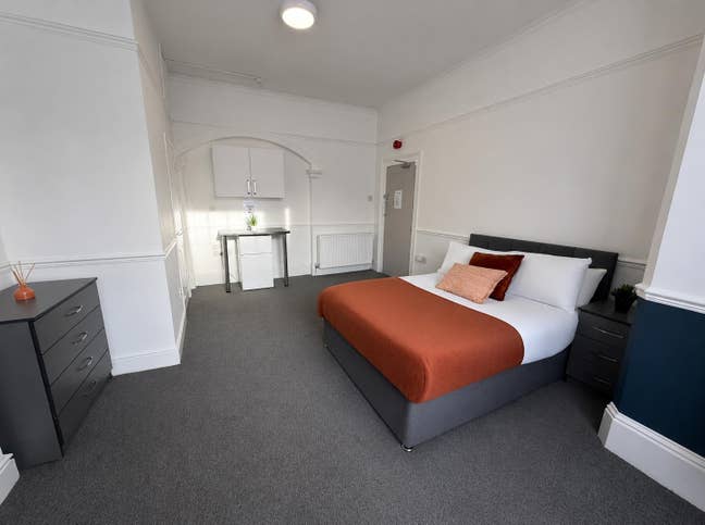 Wolverhampton City – En-Suite - All Bills Included Main Photo