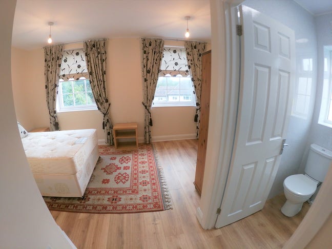 Quality Spacious en-suite double room  Main Photo