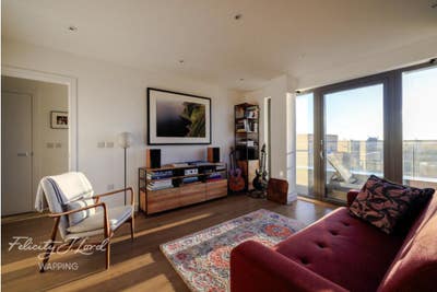 Superb 1 bed in Hemming Street Main Photo
