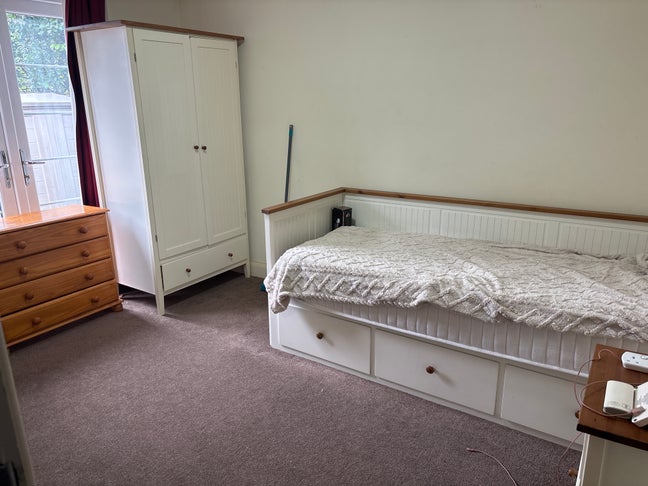 Room to rent in prime location  Main Photo
