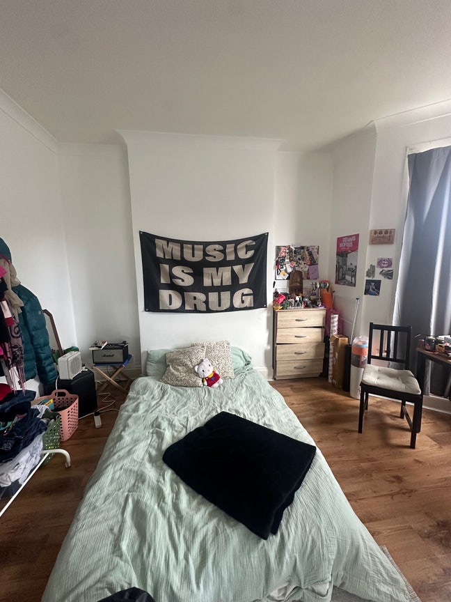 Double bed, Brockley Main Photo