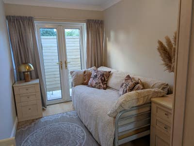 Lovely studio room with own kitchen & bathroom  Main Photo