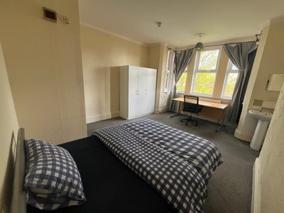 King Room Near City Centre Main Photo
