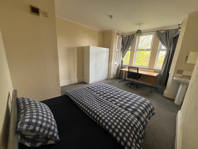 King Room Near City Centre Main Photo