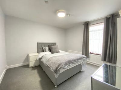 Double Room- Close to High Steet and Bluewater Main Photo