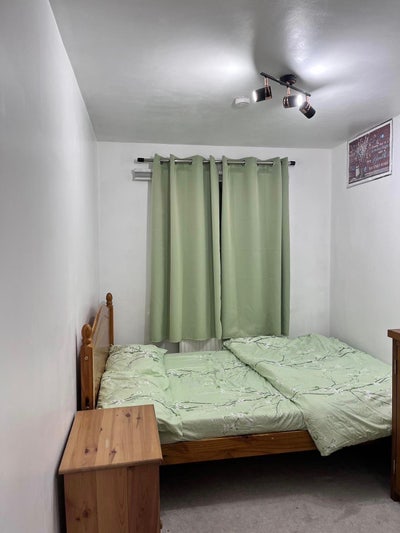 Double bedroom in Burgesses Hill  Main Photo