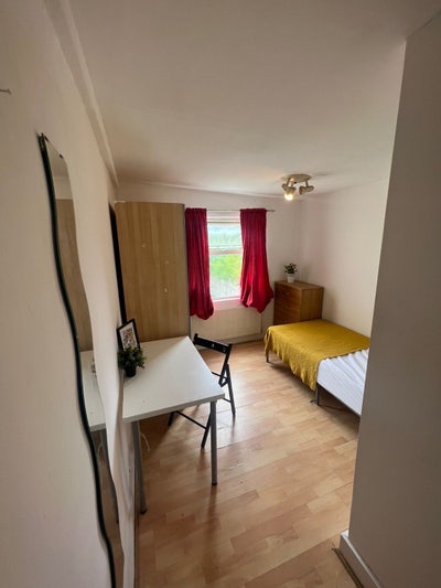 Zone 2-Great Location-Willesden-Amazing Room Main Photo