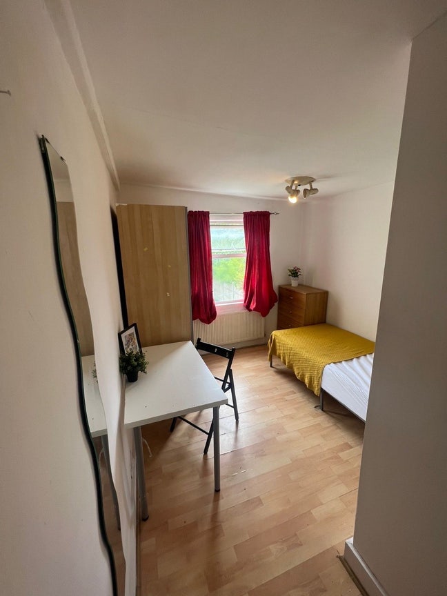Zone 2-Great Location-Willesden-Amazing Room Main Photo