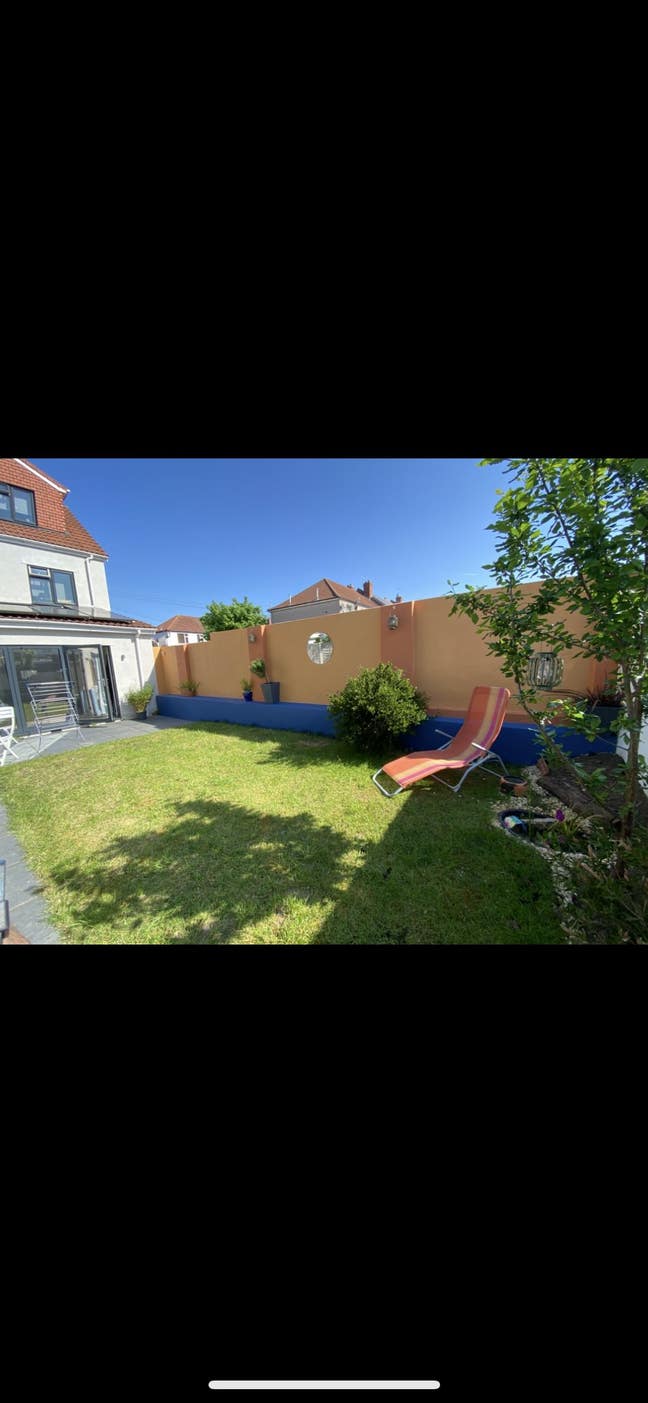 Double bed | Bills Included | Great Location Main Photo