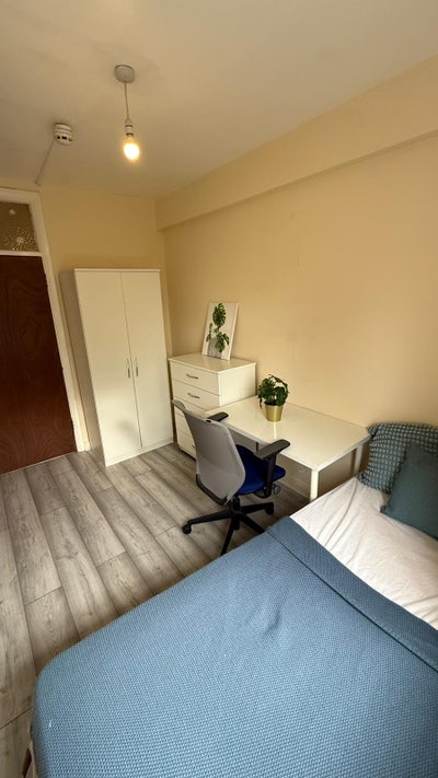  Room in Kilburn- Few Stepts to Shop&Transport Main Photo
