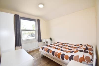 Large Room - All Bills inc! Norwood Stn 3 mins! Main Photo
