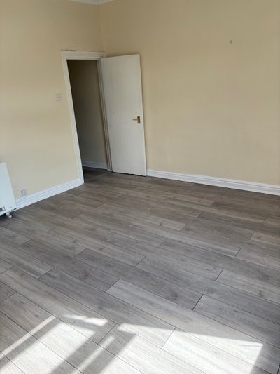 Self contained flat Main Photo