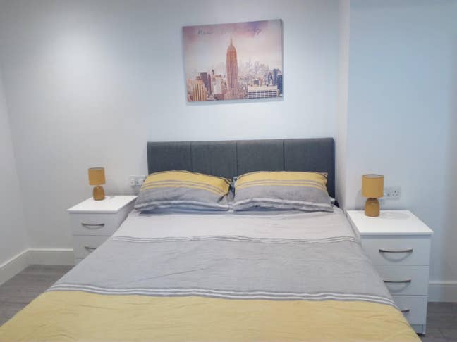 Modern En-Suite Room in Willesden Green – Couples  Main Photo