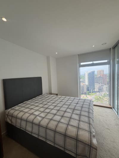 Spacious Double Room in 2 Bed Flat – Pioneer Point Main Photo