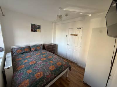 Bright Double Room in East Puteney Main Photo